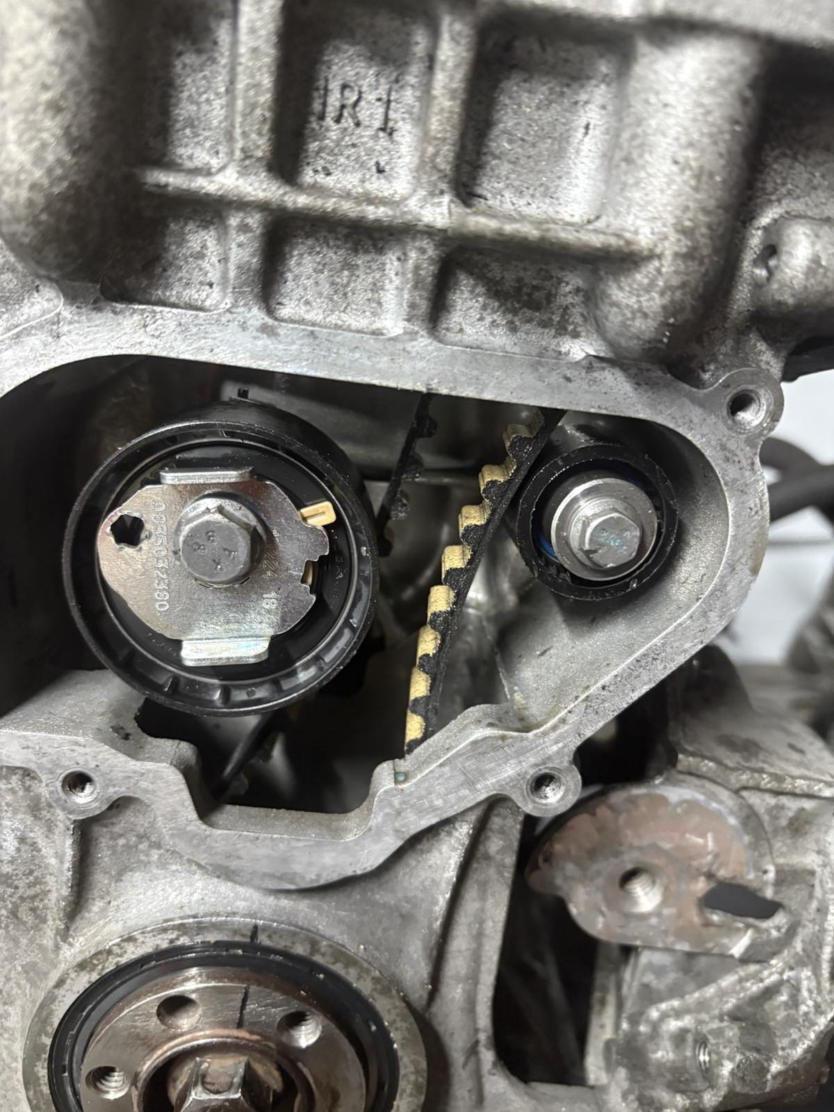 Peugeot 208 auxiliary belt and pulleys before service